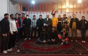 امام محله&zwnj;ای که به جنگ بیکاری جوانان رفت + عکس