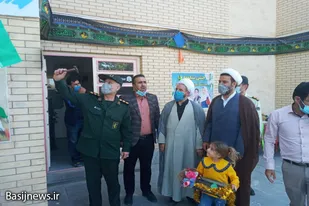 نواختن زنگ مهر و مقاومت در مدرسه راهیان کوثر کبودراهنگ
