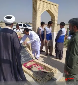 دانش آموزان آینده سازان مملکت و ادامه دهندگان آرمان های انقلاب هستند