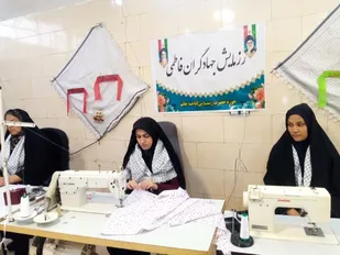 آغاز دوخت رایگان چادر در هرات/دیدار بسیجیان با امام جمعه هرات