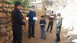 توزیع ماسک و داروی رایگان در منطقه عشایری