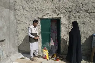 ۴۰ بسته معیشتی در بخش بم&zwnj;پشت توزیع شد