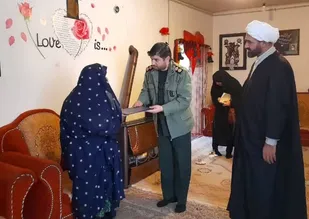 دیدار مسئول دفتر نمایندگی ولی فقیه و فرمانده سپاه شهرستان بجنورد با مادر شهید مظفر حسین زاده