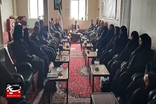 دیدار مسئولان و بسیجیان صالح&zwnj;آباد با امام جمعه این شهر و تجدید میثاق با شهدا