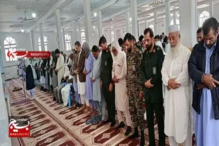 نماز وحدت به مناسبت هفته بسیج در تفتان اقامه شد