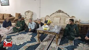فرمانده ناحیه مقاومت بسیج ایذه با خانواده دو تن از رزمندگان دوران دفاع مقدس دیدار کرد