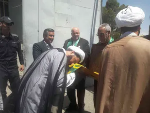 پرچم آستان قدس رضوی به زندان شاهرود رسید