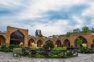 کاروانسرای شاه عباسی کرج می تواند محل دائمی عرضه صنایع دستی باشد