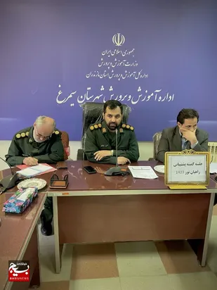 به جای دست و پازدن برای ماندن یا گرفتن قدرتی جدید به فکر خدمت صادقانه به مردم باشید&nbsp;