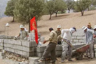 ساخت مسکن برای مردم زلزله زده خراسان شمالی توسط گروه های جهادی