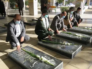 گلباران قبور مطهر شهدا در بروجن