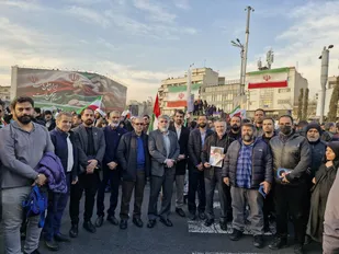 پای آرمان&zwnj;های نظام و شهدا ایستاده&zwnj;ایم