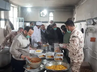 توزیع ۶۰۰ پرس غذای گرم در بین اقشار بی&zwnj;بضاعت