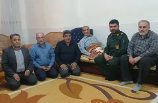 پاسدار بودن و پاسداری از حریم ولایت و ارزش های اسلامی افتخار بزرگی است