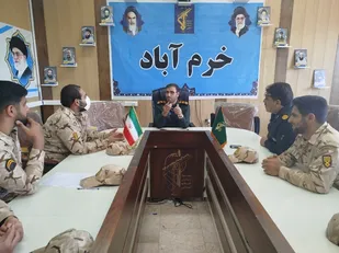 نشست جانشین فرمانده سپاه ناحیه خرم&zwnj;آباد با سربازان