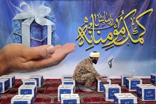تداوم رزمایش کمک مومنانه و توزیع ۶۰۰ بسته معیشتی در خلیل آباد
