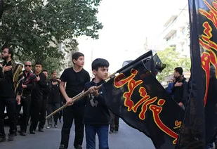 کاروان عزاداری سرور و سالار شهیدان در عاشورای حسینی