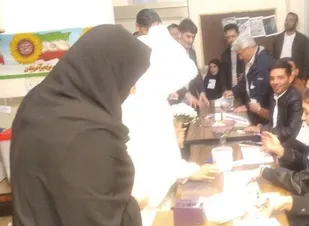 عروس و داماد ملکانی پای صندوق رای حضور یافتند