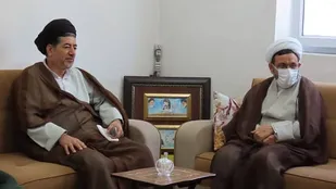 حجت الاسلام متین با خانواده شهدای مهاباد دیدار کرد