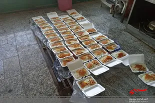 طبخ و توزیع 8700 پرس غذای گرم در سرخه