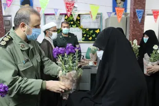 تجلیل فرمانده سپاه شاهرود از کارکنان خواهر این ناحیه به مناسبت روز پاسدار+ تصاویر
