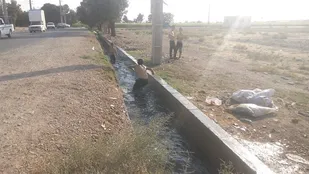 شنای کودکان اسلام آباد سیمان تهران در َلش آب فاضلاب