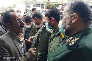 سردار غلامرضا سلیمانی در جمع زلزله&zwnj;زدگان سی&zwnj;سخت