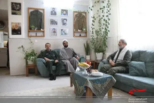بازدید فرمانده ناحیه امام حسن مجتبی (ع) و مسئول نمایندگی ولی فقیه در ناحیه از منزل پاسداران بازنشسته