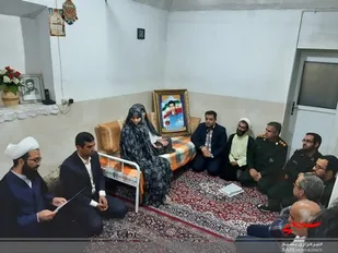 دیدار مسئولین شهرستان خوروبیابانک با خانواده شهدای طلبه و روحانی