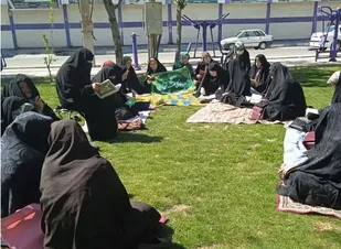 ختم قرآن درپارک فدک سبزدشت بهارستان در روز طبیعت