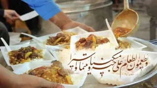 توزیع ۲۵۰۰ پرس غذای گرم در بین نیازمندان ابرکوه