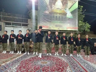اجرای گروه سرود ترنم انقلاب در یادواره شهدای روستای مارچوبه