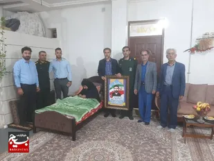 فرمانده محور شهید بهروزی لشکر عملیاتی ۷ ولی عصر (عج):
همه ما امنیت را مدیون ایستادگی و جان فشانی شهیدان هستیم