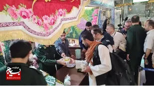 در ضیافتی ازنور سفره دار زائرین آقا علی بن موسی الرضا علیه السلام