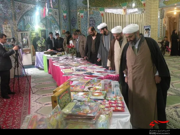 نمایشگاه روزشمار انقلاب در گندمان افتتاح شد