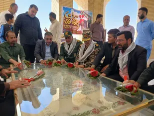 جزینک پای عهد با شهدا؛ غبارروبی گلزار شهیدان با حضور مردم و مسئولان