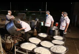 اطعام نیازمندان اهواز در قالب طرح علوی به مناسبت عید غدیر خم