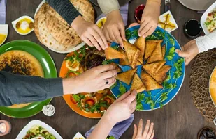 ۹ اشتباه رایج و خطرناک غذایی در ماه رمضان
