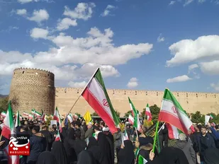 با تمام وجود از آیت الله سید مجتبی خامنه&zwnj;ای حمایت می&zwnj;کنم+عکس