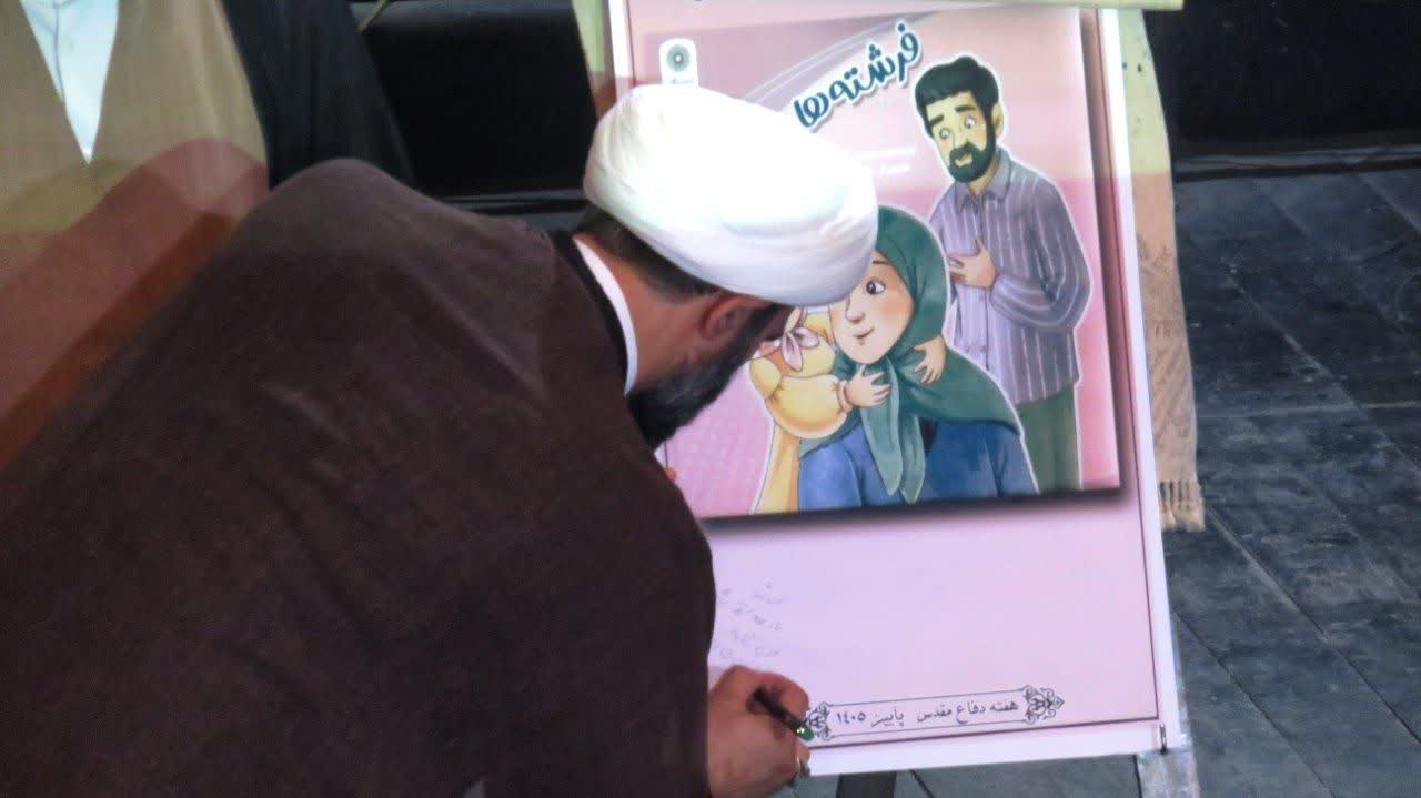 ملت ایران با تکیه بر هویت ملی و دینی در برابر فشارها ایستادگی کرد
