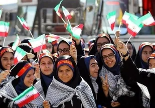 دانش آموزان برای پیشرفت و ترقی حاشیه ها را کنار بگذارند