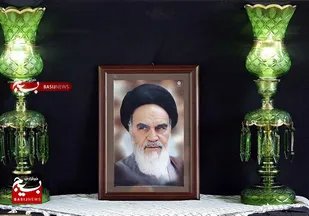 امام خمینی با اعتقاد به قدرت ایمان و وحدت ملت، توانستند مستکبران جهانی را به چالش بکشند