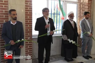گل&zwnj;گذاری گلزار شهدای بندر کنگان به مناسبت دهه فجر