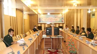مبارزه با استکبار تعطیل پذیر نیست