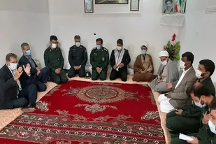 دیدار جمعی از بسیجیان هیرمندی با جانباز سرافراز عباس بزی