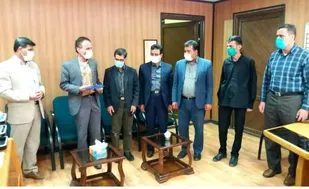 &zwj; تجلیل مدیر آموزش و پرورش ازنا از رزمنده دوران دفاع مقدس