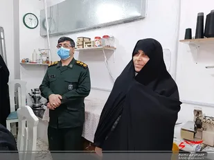 بازدید مسئول بسیج جامعه زنان سپاه کربلا از کارگاه تولید ماسک در چالوس