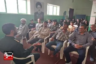 با رعایت کردن اخلاق، یک دیگر را تخریب نکنند