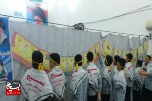 نمایشگاه پوستر از دستاورد ۴۴ساله انقلاب برگزار شد