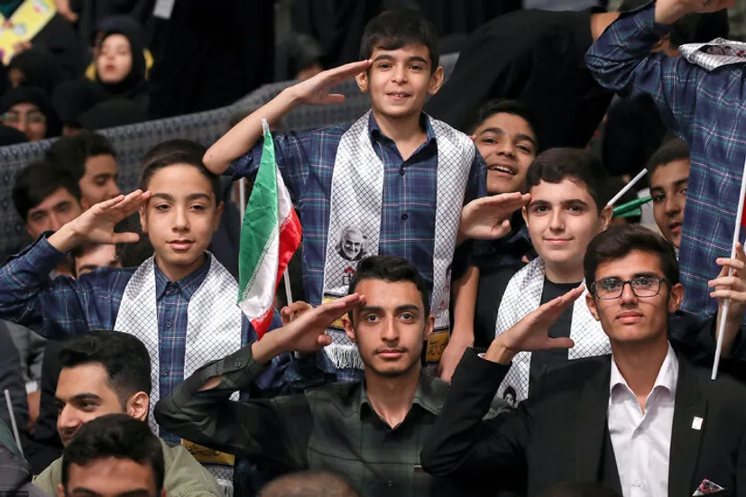دانش‌آموزانی که از بسیج فاصله می‌گرفتند، داوطلب همکاری شدند